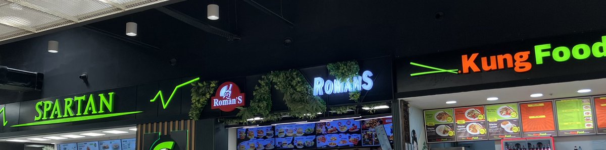 danieljyates's tweet image. It’s all kicking off in the Foscani food court… my money is on the Spartans…