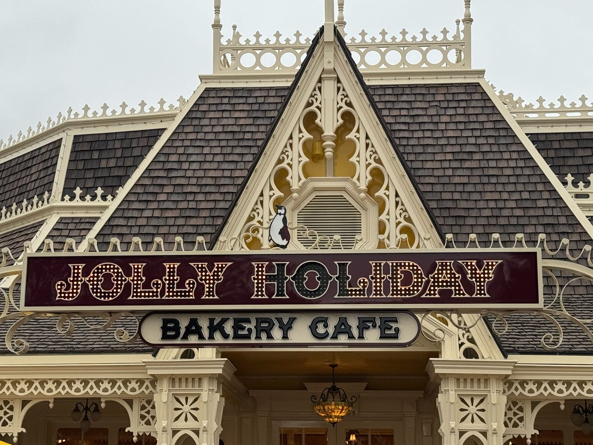 DisneyScoopGuy's tweet image. A portion of the Jolly Holiday Bakery sign has gone out at Disneyland