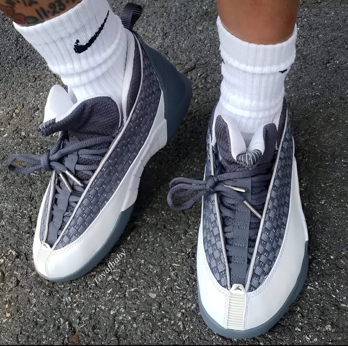 zSneakerHeadz's tweet image. Who would like to see the “Flint” Jordan 15s release again⁉️🪨