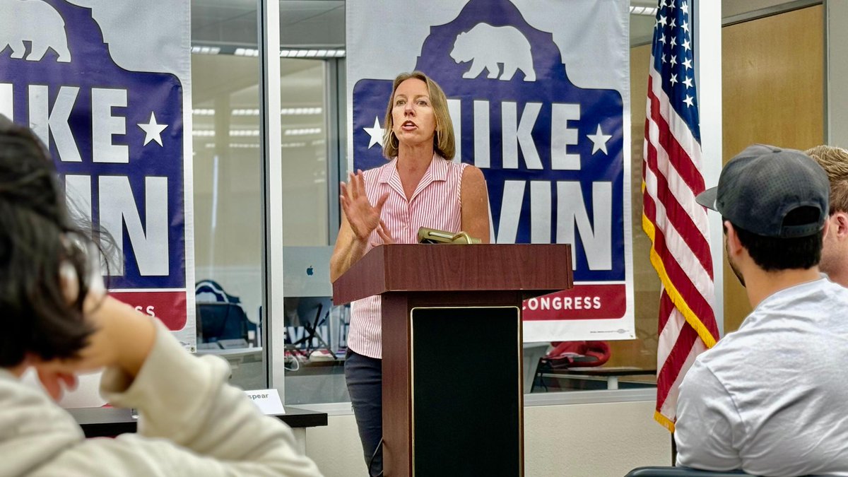MikeLevin's tweet image. Special thanks to @SenBlakespear for leading a great discussion on how we can all work together for a better California with our Democracy Summer Fellows, campaign interns and volunteers!