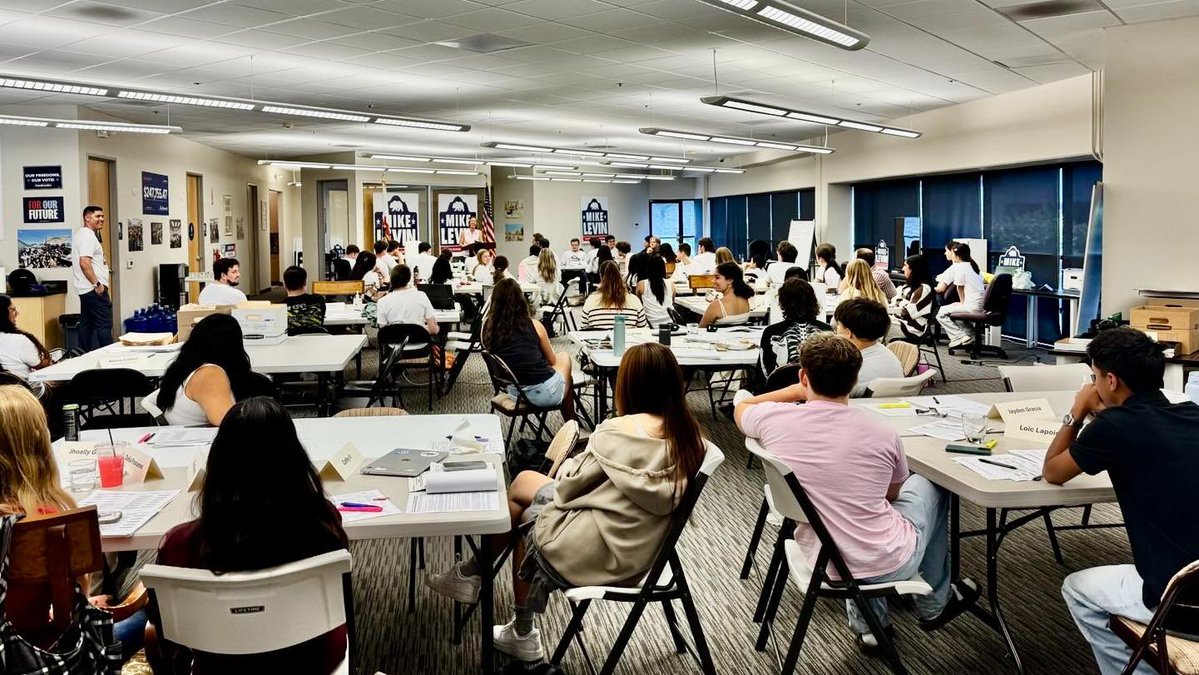 MikeLevin's tweet image. Special thanks to @SenBlakespear for leading a great discussion on how we can all work together for a better California with our Democracy Summer Fellows, campaign interns and volunteers!