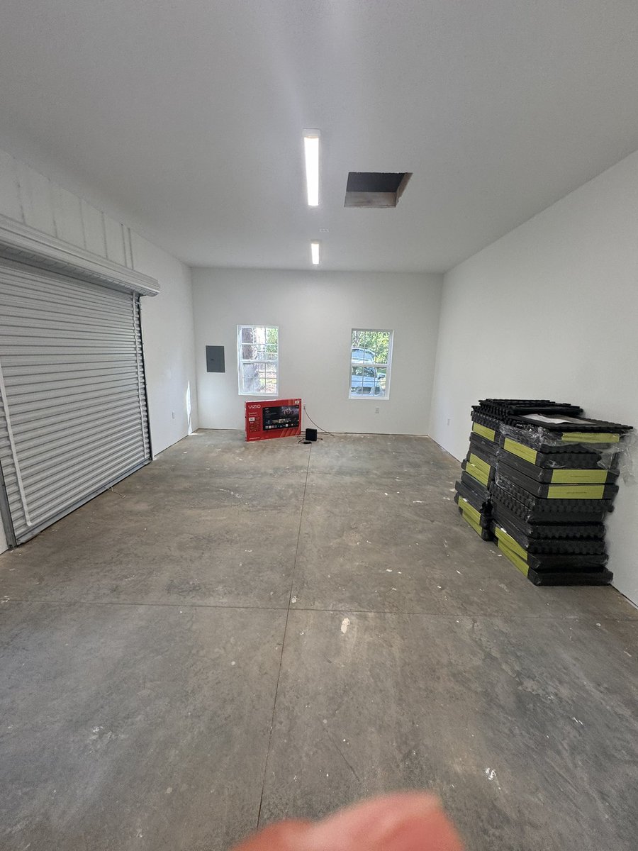 bryanbrosgolf's tweet image. Building out my dream golf room with @rainorshinegolf and @ForesightSports. Filming the entire process. Gosh I’m excited to share this with y’all!!
