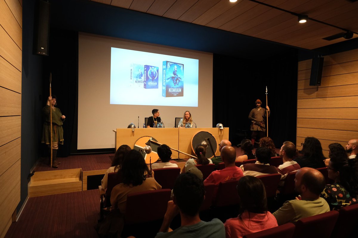 Hace diez años tuvimos a Aránzazu Lorenzo en el festival presentándonos el inicio de Neimhaim, qué alegría que esté de nuevo en el #celsius2025 para hablarnos de La loba blanca, perteneciente a la misma saga, una de las más importantes de la fantasía española en esta década