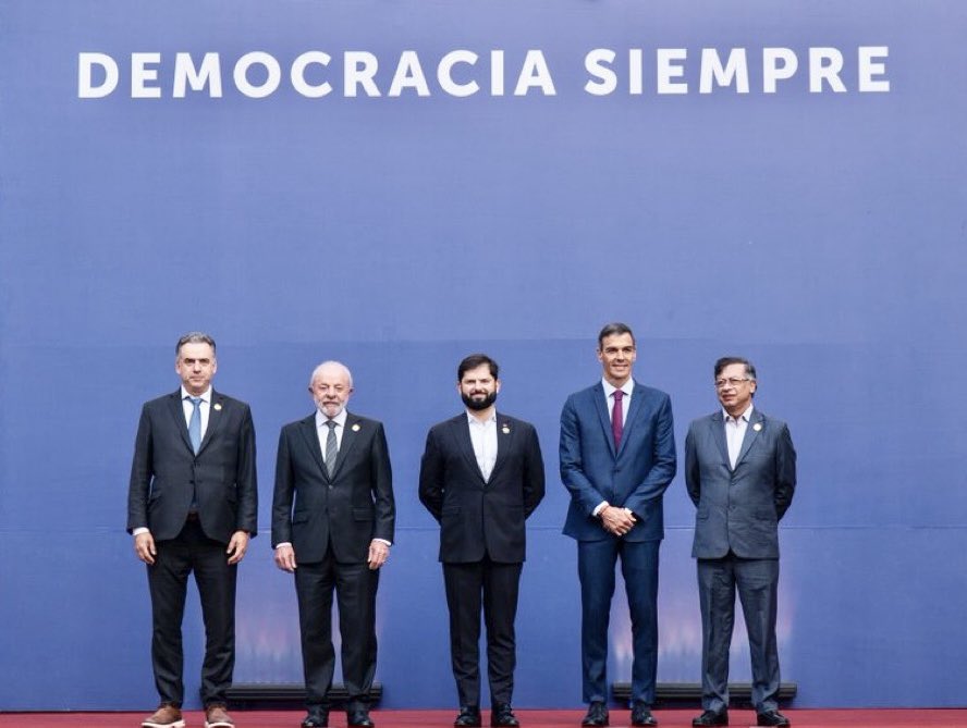 jorgerojas2022's tweet image. Pronto tendremos una mujer en estas reuniones presidenciales.
Mientras tanto, esta es una poderosa iniciativa progresista para defender la democracia.
@GabrielBoric
@OrsiYamandu
@sanchezcastejon
@LulaOficial
@petrogustavo