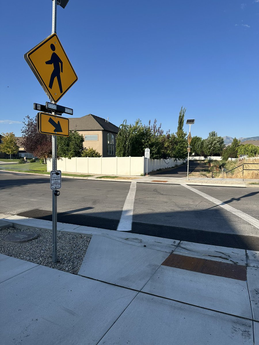goud4utah's tweet image. I’m beginning to wonder if #riverton has too much money and needs to cut taxes
They’ve added a few of these crosswalk signs and lights recently
This one is on a residential road with hardly any traffic
Was this really necessary?