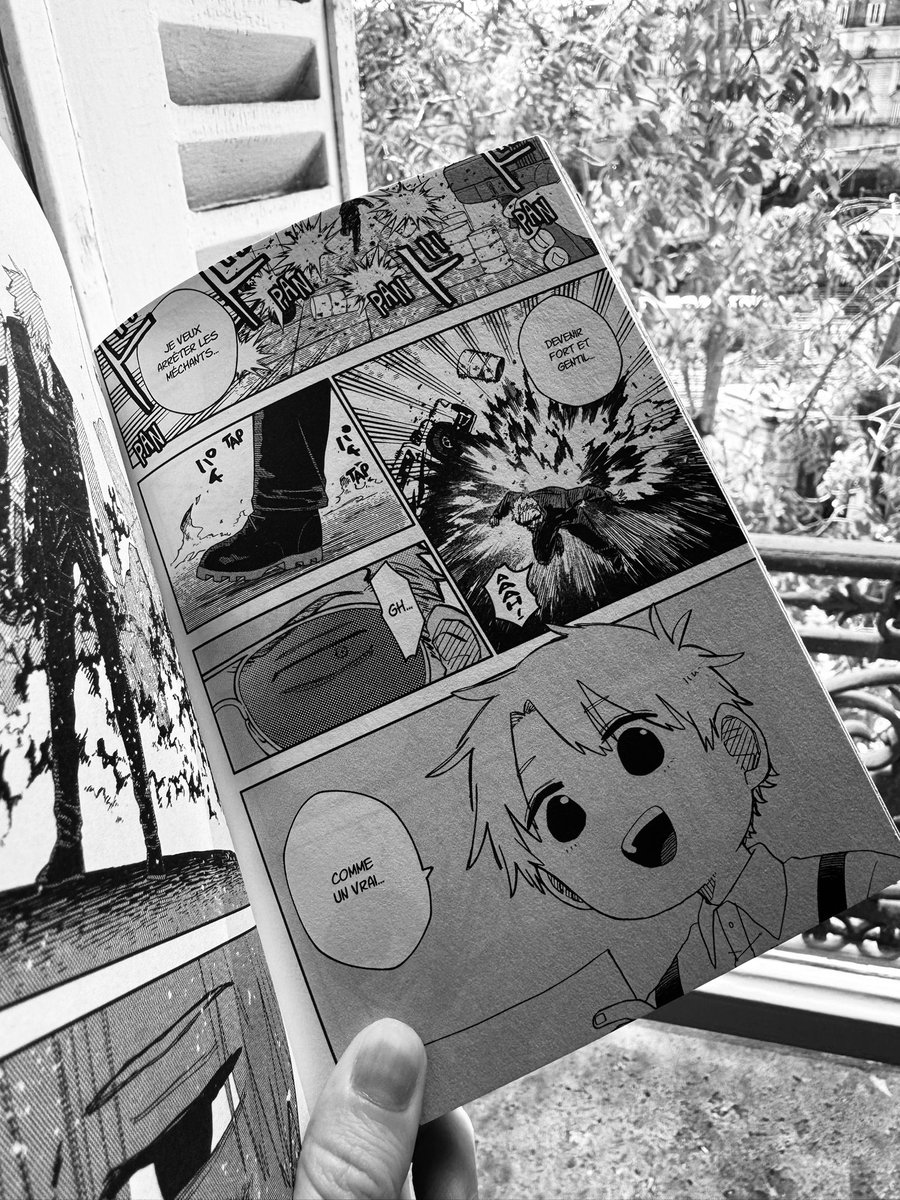ki_oon_Editions's tweet image. « Je veux arrêter les méchants, devenir fort et gentil, comme un vrai héros ! »
Les jolis rêves d’enfant de Luke… Après avoir découvert son histoire dans le tome 9, pensez-vous qu’il porte encore l’âme d’un criminel ? 👀