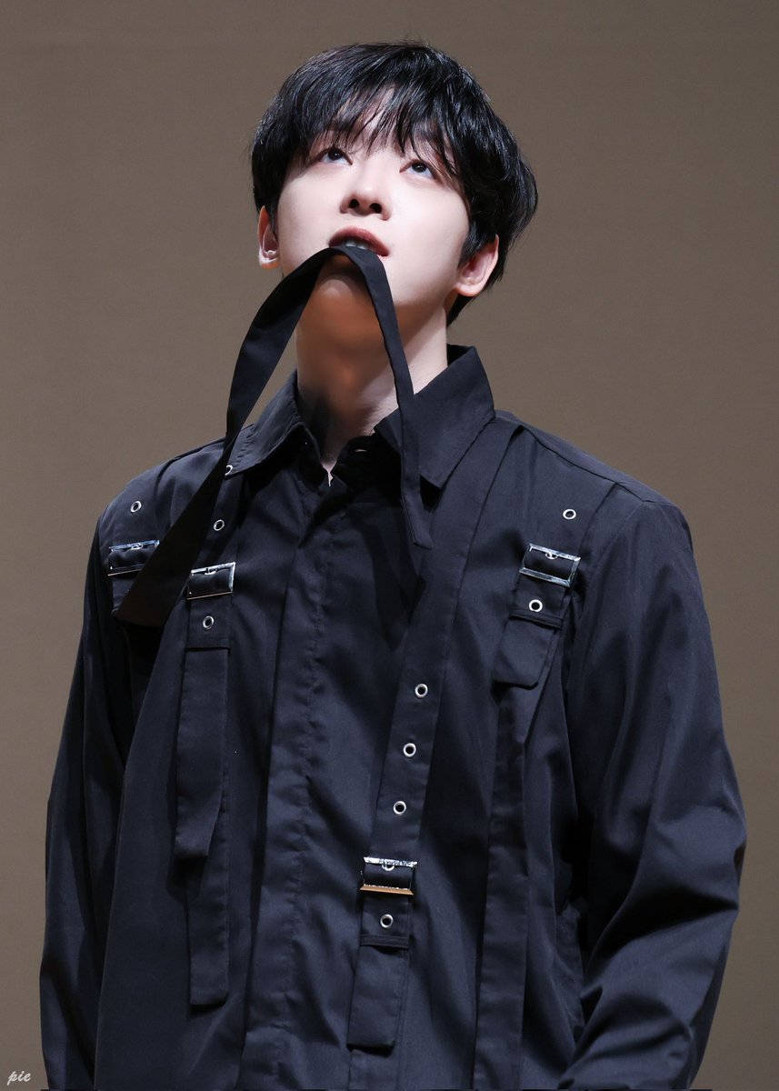 250719 이태빈 프롬 팬사인회 #이태빈 
끈을 입으로 물었을 뿐인데 서사 하나 뚝딱🔨