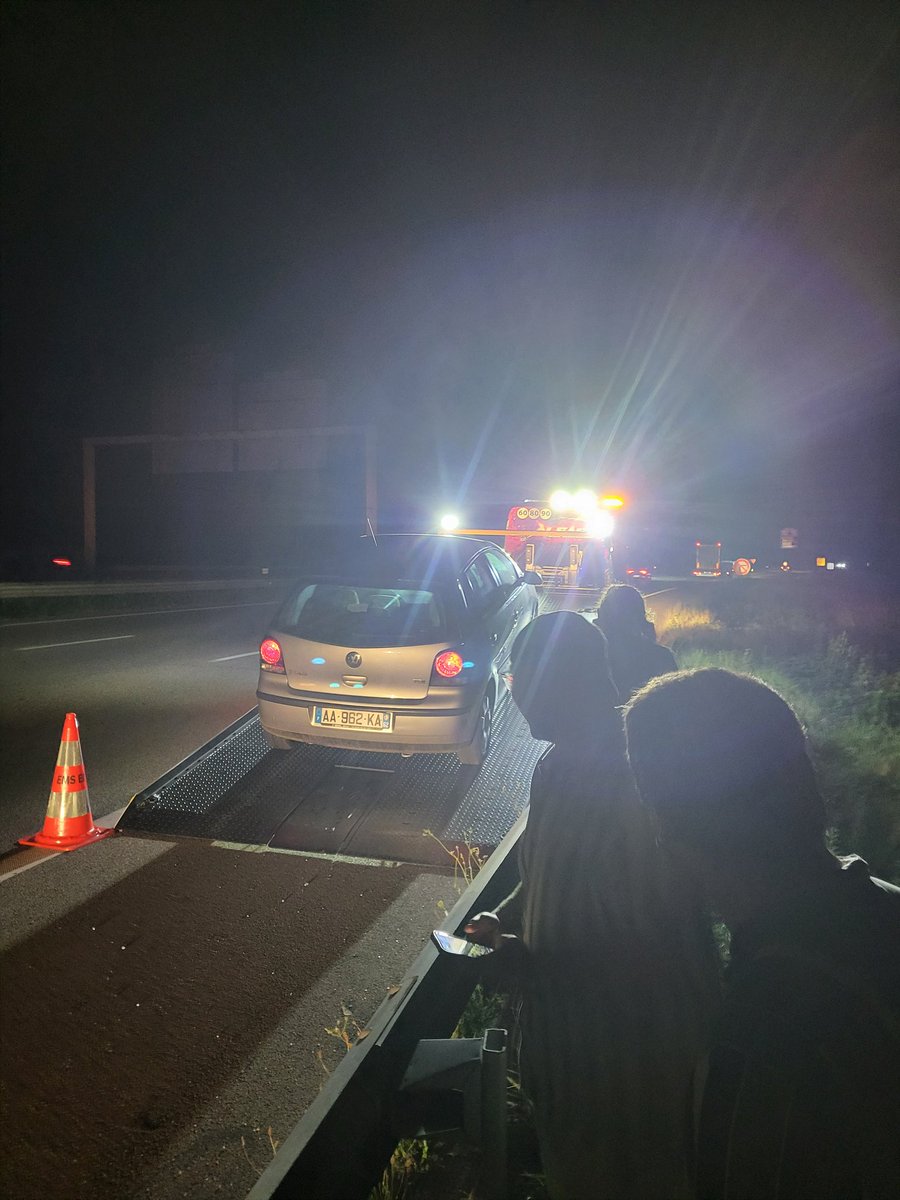 MDRRR <a href="/Ayd1in/">Aydiin</a>, on est ensemble 😭

Je me réveil seulement mais jpeux vous dire que j'ai vu le levé du soleil avant de voir un lit 💀