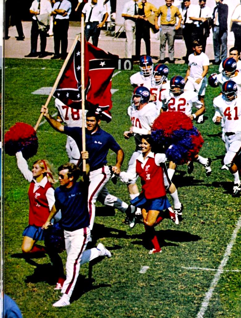 CaptLowry's tweet image. SOMEBODY TOLD ME COLLEGE FOOTBALL IS COMING BACK SOON??? WELL, HOTTY TODDY!!!