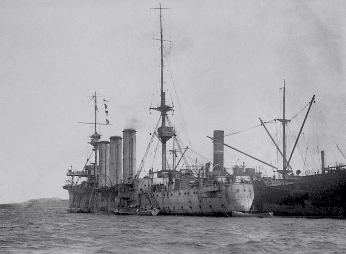 DramaWarship's tweet image. Date: December 08, 1914. Location: Port Stanley, the Falkland Islands. Event: Part of the Royal Navy's squadron under vice-admiral Doveton Sturdee, armored cruiser Kent is coaling soon after the Battle of the Falkland Islands. Current status: Scrapped in 1920-22, lifespan of 22…