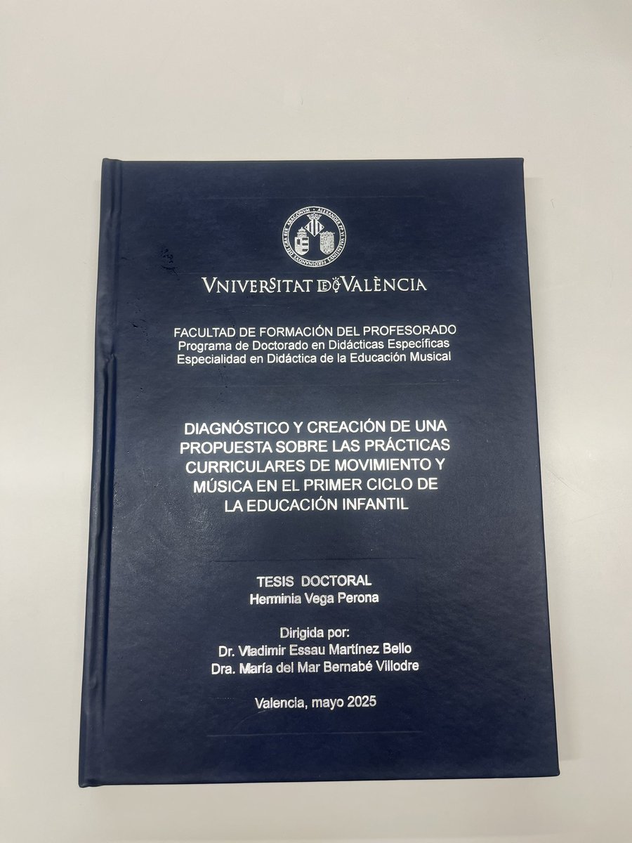 CosGrup's tweet image. 😊 Hoy nuestra compañera Hermi Vega @HermiVega1 ha defendido su tesis doctoral sobre movimiento y música en la Educación Infantil! Enhorabuena Doctora, lo has hecho genial!! 🎉 @CosGrup @UV_EG  #formaciondelprofesorado #educacioninfantil #educacionmusical