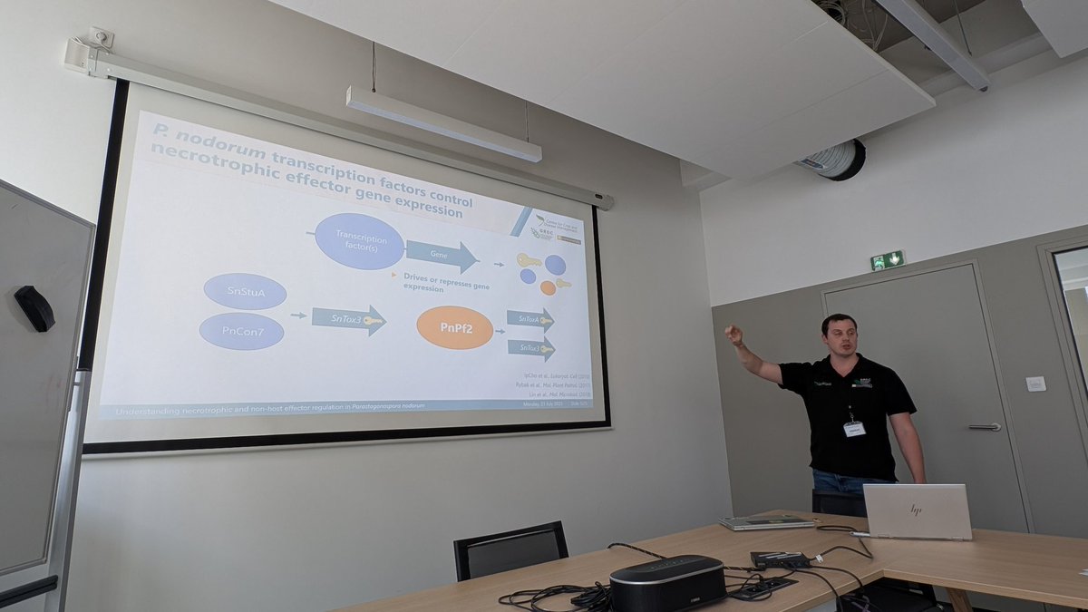 KC ๐จโ๐ฌ๐พ๐๐ฆ๐บ (@karchuntan) on Twitter photo Our <a href="/theCCDM/">CCDM</a> <a href="/CallumVerdonk/">Callum Verdonk</a> talks about effector regulation in Parastagonospora nodorum in <a href="/INRAE_France/">INRAE</a> hosted by <a href="/ifudal/">Isabelle Fudal</a> Our <a href="/theCCDM/">CCDM</a> <a href="/CallumVerdonk/">Callum Verdonk</a> talks about effector regulation in Parastagonospora nodorum in <a href="/INRAE_France/">INRAE</a> hosted by <a href="/ifudal/">Isabelle Fudal</a>