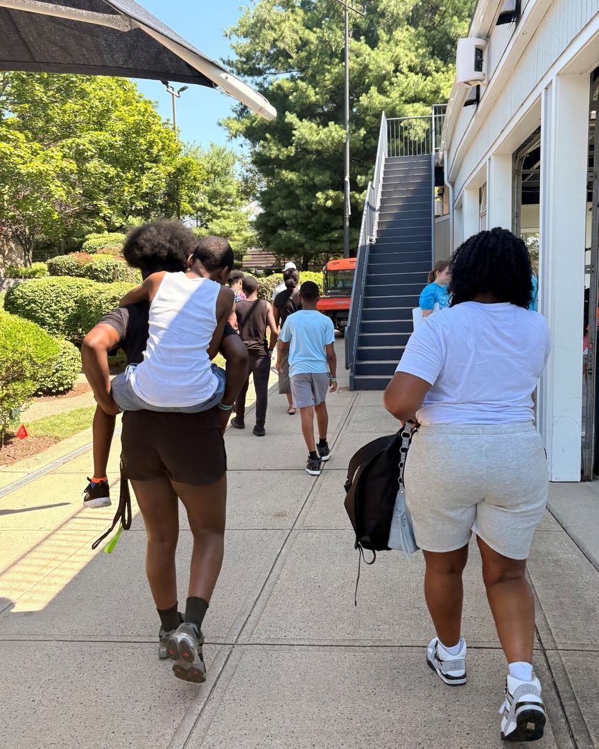 ECCommunities's tweet image. As part of #NationalSummerLearningWeek, our young residents headed to the Sport Center Complex in Shelton for a day of laser tag, mini golf, arcade fun, and movement! 🎯⛳️🕹️

We’re committed to ensuring every child has a summer full of learning, creativity, and connection.