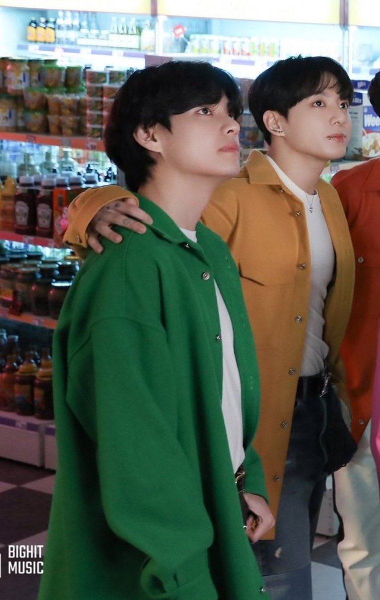 jungkovtae's tweet photo. Oh taekook drawings are so similar 🥹🥹 https://t.co/wy5vAh3etq