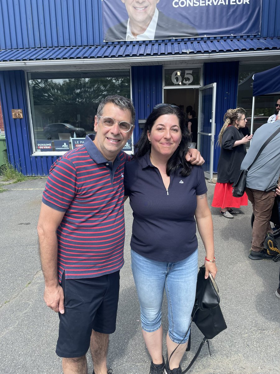 MFLemay4's tweet image. J’étais présente samedi dernier lors du blitz de porte-à-porte pour soutenir @E_Duhaime et les militants du @PconservateurQc d’Arthabaska.
C’était une magnifique journée à parcourir les rues en bonne compagnie et à rencontrer des gens de la région. L’accueil était chaleureux et…