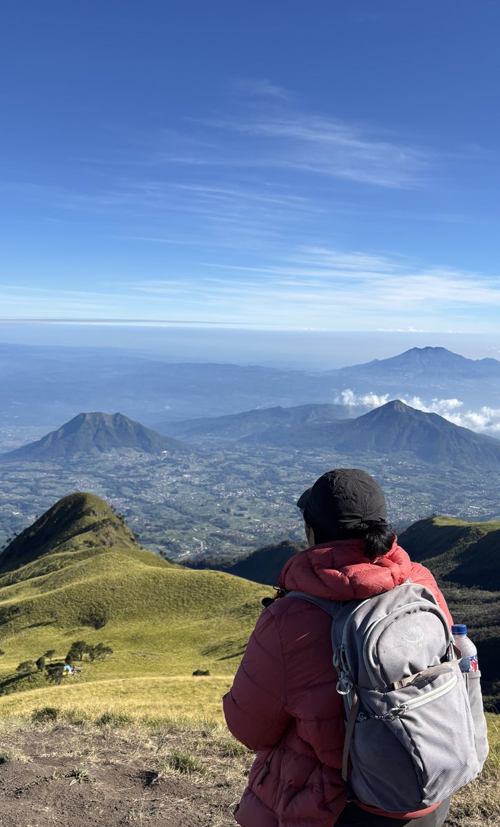 aejeansventure's tweet image. langit biru merbabu hari minggu kemarin ❤️
