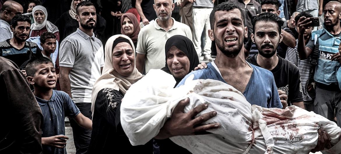 El ejército israelí mató a niños en Gaza mientras hacían cola para recoger comida y bombardeó una guardería. No es solo genocidio, es la vergüenza de Occidente y de los países árabes que lo toleran con su silencio.