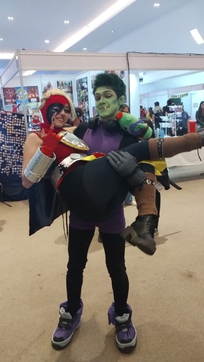 Malena_Drawing's tweet image. CROSSOVERS DE LOS GOD
La mejor parte del cosplay fueron los chabones que me adoraban como si fuera la Lumi de verdad 😭💖