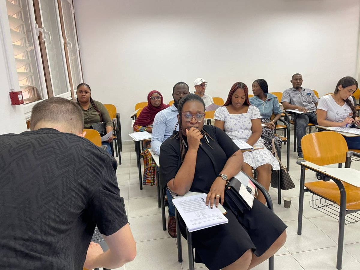 ccemalabo's tweet image. 📚El primer semestre de las clases de español 2025 en el CCEM finalizó el pasado sábado, 19 de julio. Reanudamos en septiembre.
👀!Atentos/as¡ lanzamos nuevas inscripciones a mediados de agosto de 2025.
@EmbEspMalabo #EspañaEnGE @CooperacionESP @CCEBata @AECID_EspMalabo
