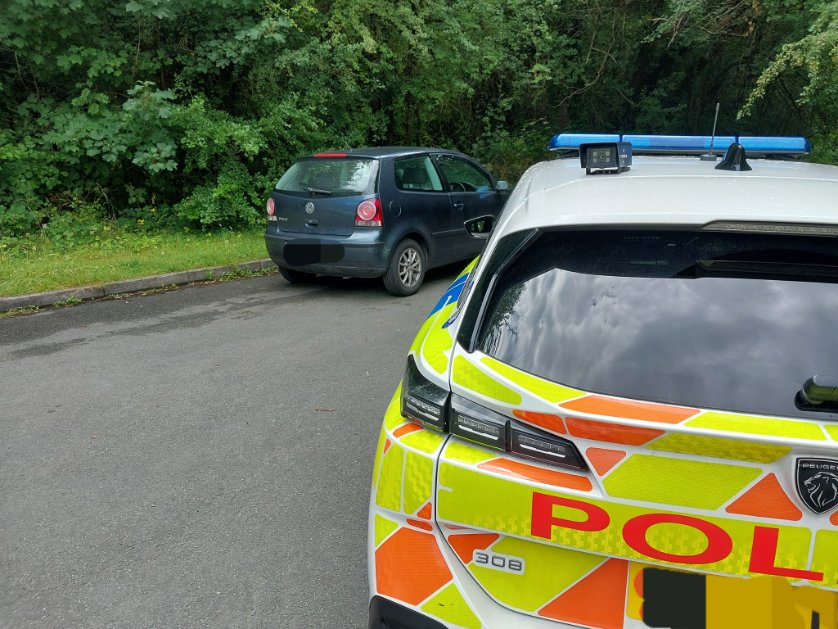 BrierleyHillWMP's tweet image. On patrol the driver of this vehicle avoided us. We stopped him and established he is disqualified from driving. We seized the car under the road traffic act and reported the driver to court for the offences. #DYcrimeteam