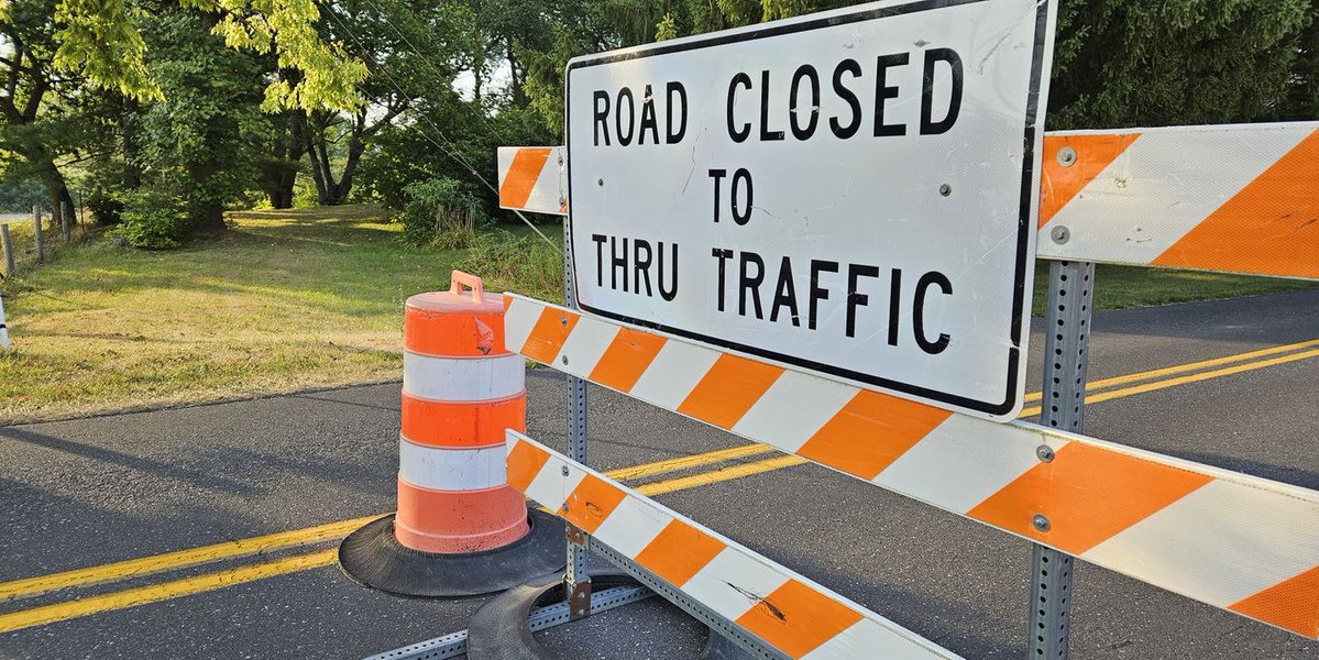 VaDOTFRED's tweet image. REMINDER: Route 198 (Glenns Road) in Gloucester will close today near Route 17 and Salem Church Road. All traffic will be detoured for approximately three weeks to replace two concrete pipes the same length as a school bus. Temporary signs will be posted along detour route.