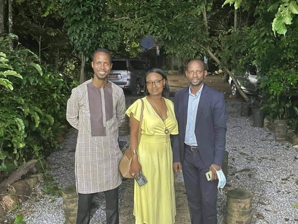 Amadou Tidiane BAH (@bahoro09) on Twitter photo Je partage cette belle photo de quelques années avant avec notre reine, conseillère du PM, <a href="/Garanke2D/">𝓡𝓮𝓲𝓷𝓮 𝓭𝓮𝓼 𝓐𝓷𝓭𝓪𝓵𝓼 👑</a> pour mes vœux d’excellent anniversaire à cette belle âme.
Bon courage madame pour ta mission auprès de M. BAH. Je partage cette belle photo de quelques années avant avec notre reine, conseillère du PM, <a href="/Garanke2D/">𝓡𝓮𝓲𝓷𝓮 𝓭𝓮𝓼 𝓐𝓷𝓭𝓪𝓵𝓼 👑</a> pour mes vœux d’excellent anniversaire à cette belle âme.
Bon courage madame pour ta mission auprès de M. BAH.