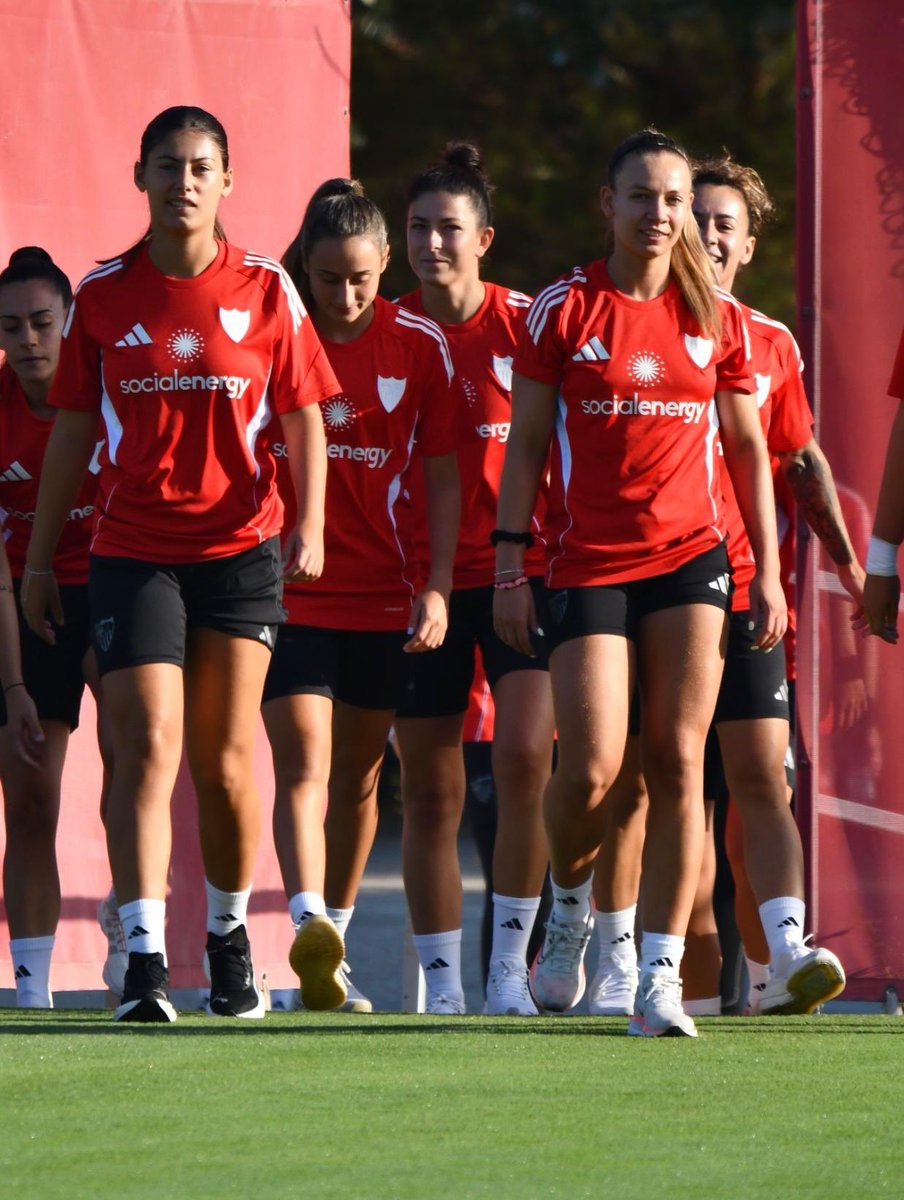 SevillaFC_Fem's tweet image. ¡Arranca una nueva semana! 💪🏻⚽️🤍❤️
#SevillaFCFem #LigaFMoeve #WeareSevilla
