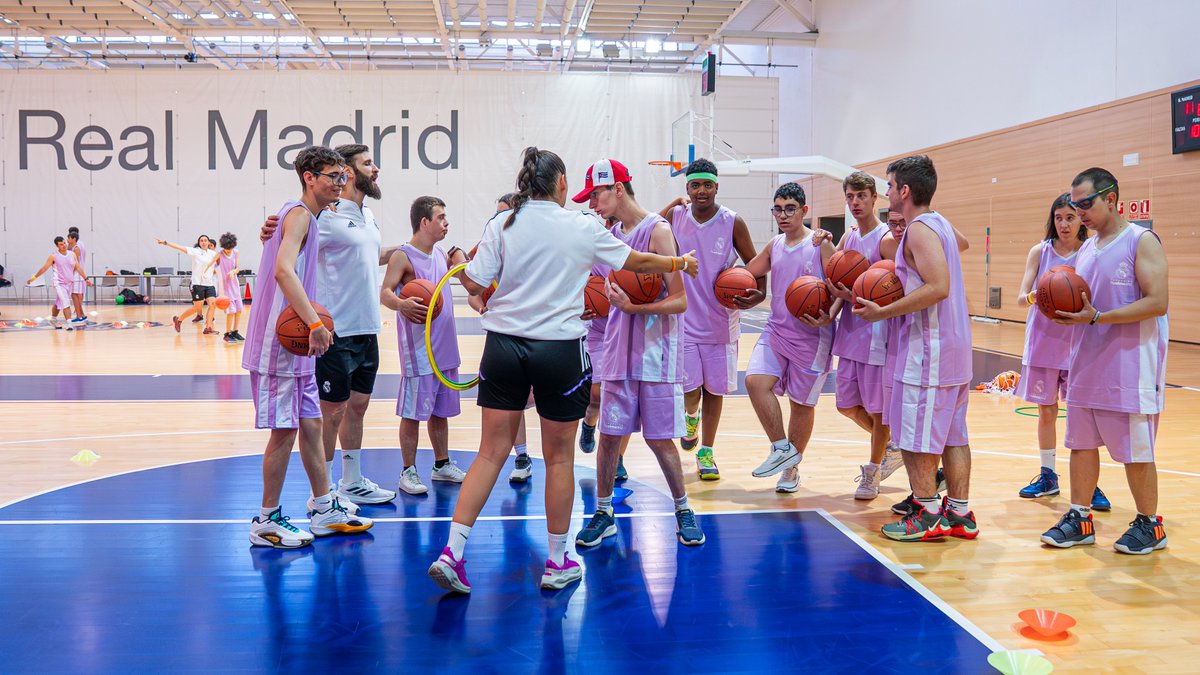 Fun_Realmadrid's tweet image. 🥰 ¡Cerramos una nueva edición de nuestro Campus Adaptado!
🤟 Durante estos últimos días, nuestros jugadores y jugadoras han disfrutado al máximo con actividades centradas en el baloncesto, demostrando una vez más que no hay límites cuando la motivación está presente.
🫂Gracias…