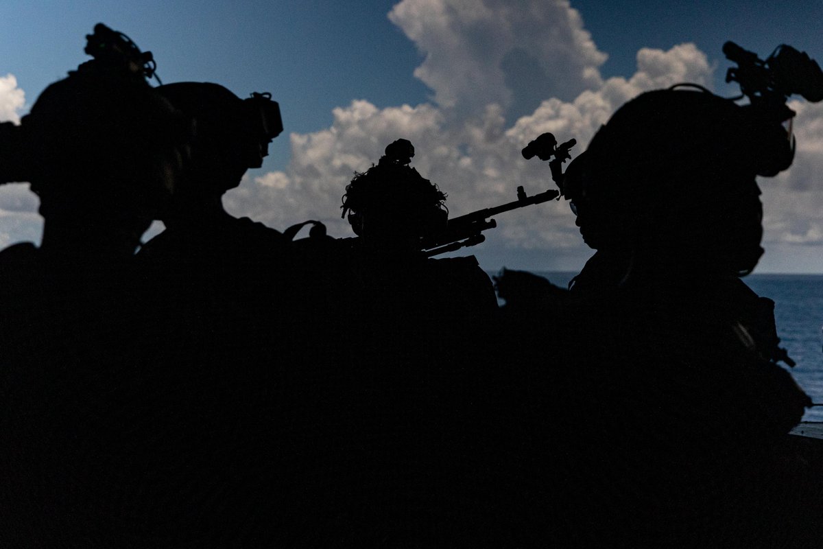 22nd_MEU's tweet image. TRAP Mission 🪖
@USMC with Weapons Company, #BLT36, #22ndMEUSOC prepare to execute a tactical recovery of aircraft and personnel mission from the @USSIwoJima in support of Composite Training Unit Exercise while underway in the Atlantic Ocean.
📸by Cpl. Emily Hazelbaker