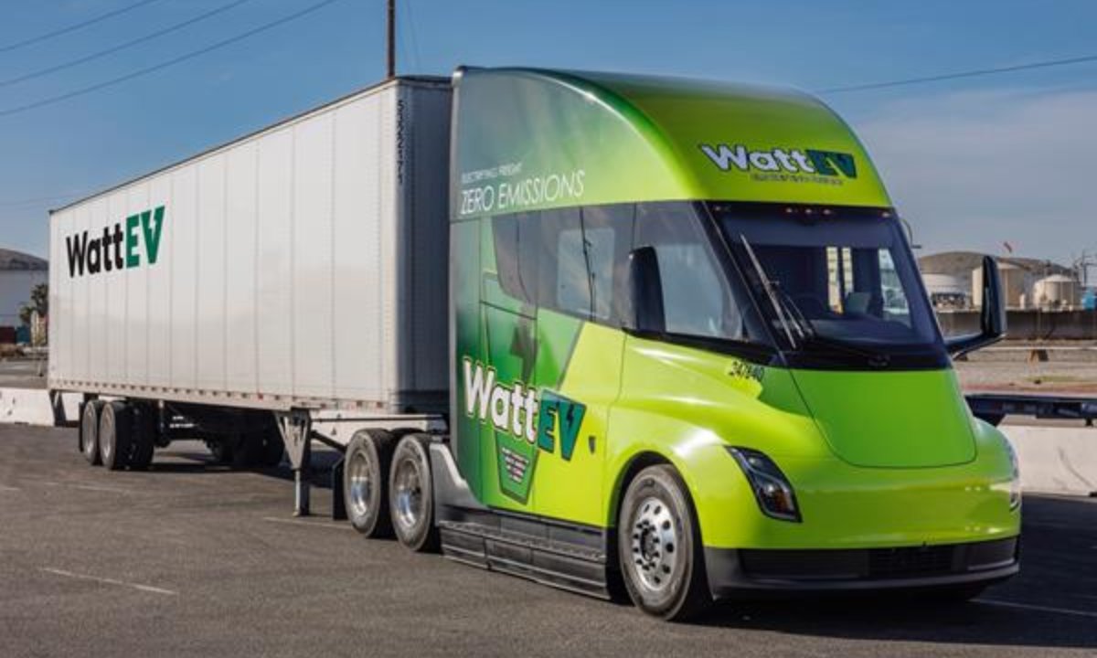HDTrucking's tweet image. WattEV expands in California: loom.ly/_H7kELM
WattEV is adding three high-capacity truck charging depots across California with state grant funding, targeting key freight corridors ahead of megawatt charging adoption.
#wattev #california #highcapacity #freightcorridors