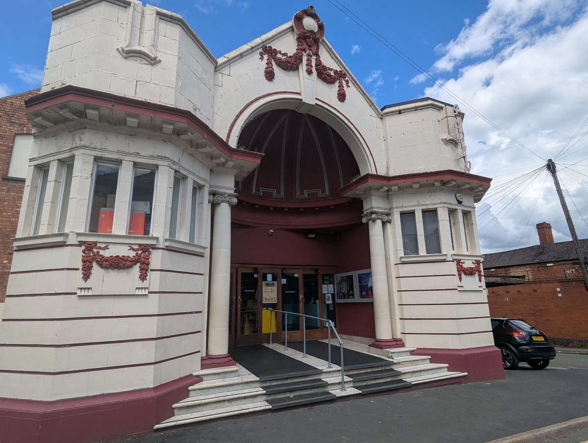 ActivePatriotUK's tweet image. Just come across this little gem. 1913 Grade ll listed, single screen cinema Ilkeston, one of the earliest purpose built cinemas still in operation in England. 🩵