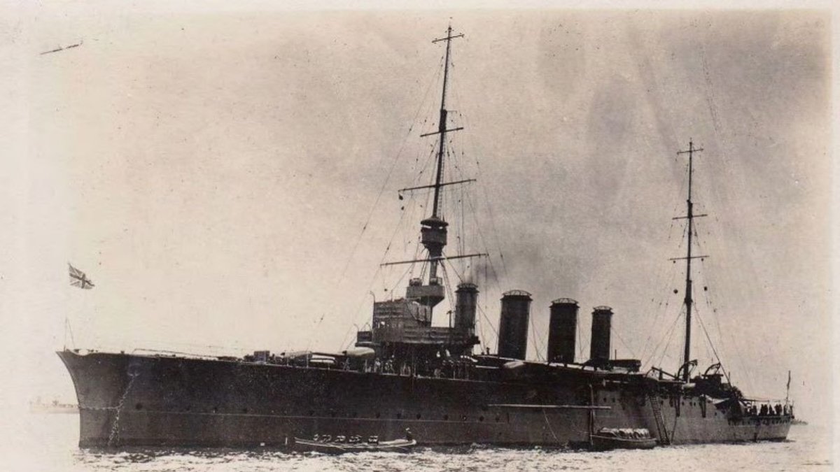 NavyLookout's tweet image. Wreck of First World War cruiser HMS Nottingham finally discovered in the North Sea - 110 years after it was lost in action with loss of 38 sailors.
news.sky.com/story/divers-d…
