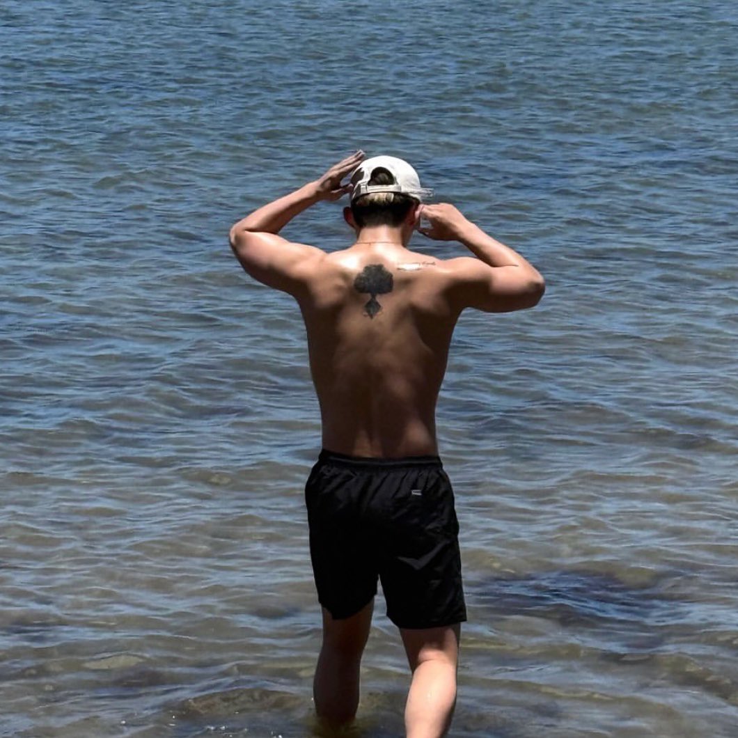 gyunootnoot's tweet image. Never ask a Carat what happened in July