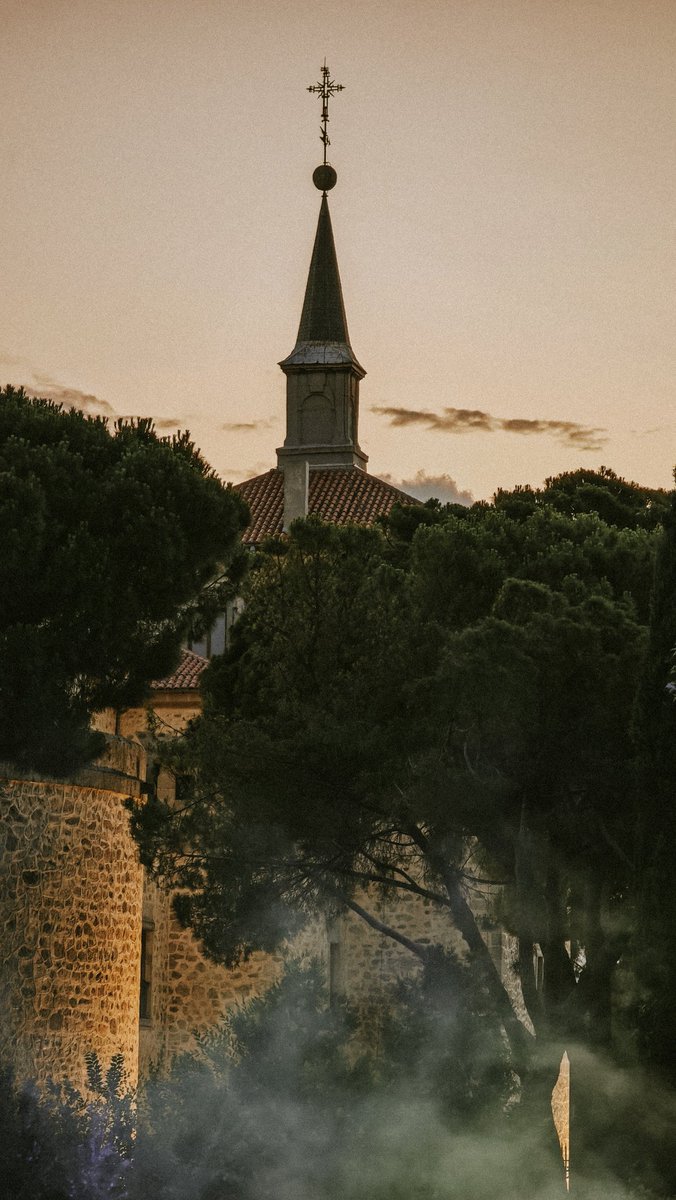 MrHalstead_'s tweet image. Un atardecer desde el castillo de Villaviciosa de Odón.