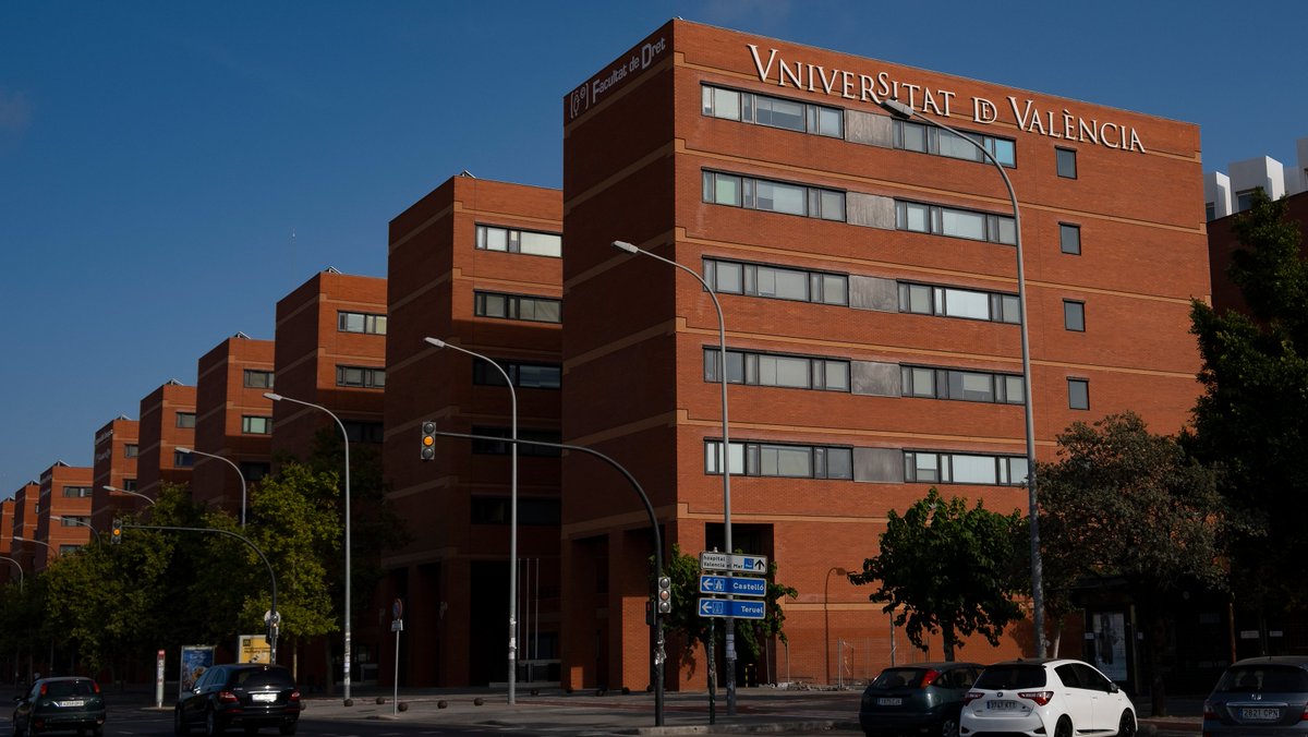 ⚖️ El <a href="/TSJCV/">TSJCV</a> avala que la <a href="/UV_EG/">Universitat València</a> envie al seu personal comunicacions escrites només en valencià. 

📲 apuntmedia.es/1_1b8864