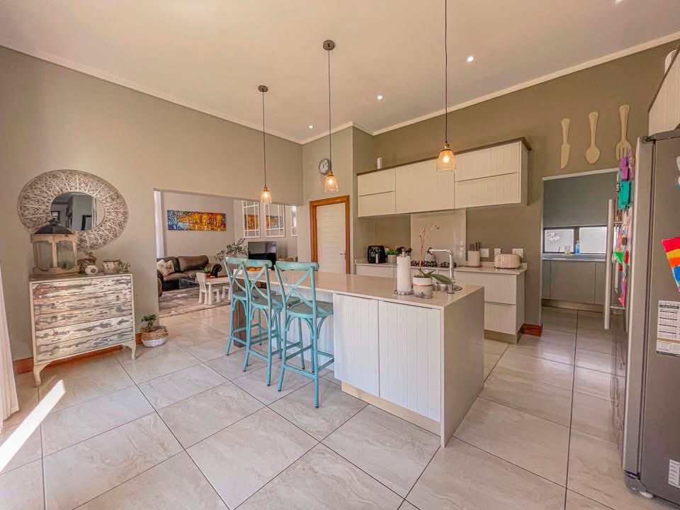 designdeputy's tweet image. 💰: R5,800,000
📍: Midstream Ridge Gem
Bedrooms: 4
Bathrooms: 4
Garages: 3
Erf Size: ± 973.0 m2
Floor Size: ± 412m2
Rates: R 4900 / m
Levies: R 2165 / m