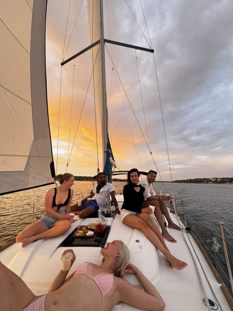airdropangelx's tweet image. GM ct and @shefiorg ladies🌞
took a break from the x grind this weekend to focus on living real life. seeing sunset via sailboat with friends reminds you what you’re really working for; hope you all were able to find similarly peaceful moments to fuel you💖
#web3 #crypto