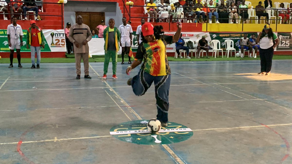 ErycJerc's tweet photo. 🏆𝐍𝐃𝐀𝐌𝐁𝐀 𝐓𝐫𝐨𝐩𝐡é𝐞 𝐓𝐨𝐮𝐫
 La cérémonie d'ouverture dudit championnat  a eu lieu hier le 20/07/25 au Gymnase multisports🏟️de Mfandena, à Yaoundé. Notre présidente, Mme Cathy MEBA, y était  comme Marraine de ce championnat de football dénommé "Petit Goal"
#JERC #Sport https://t.co/n1GPCjV33G