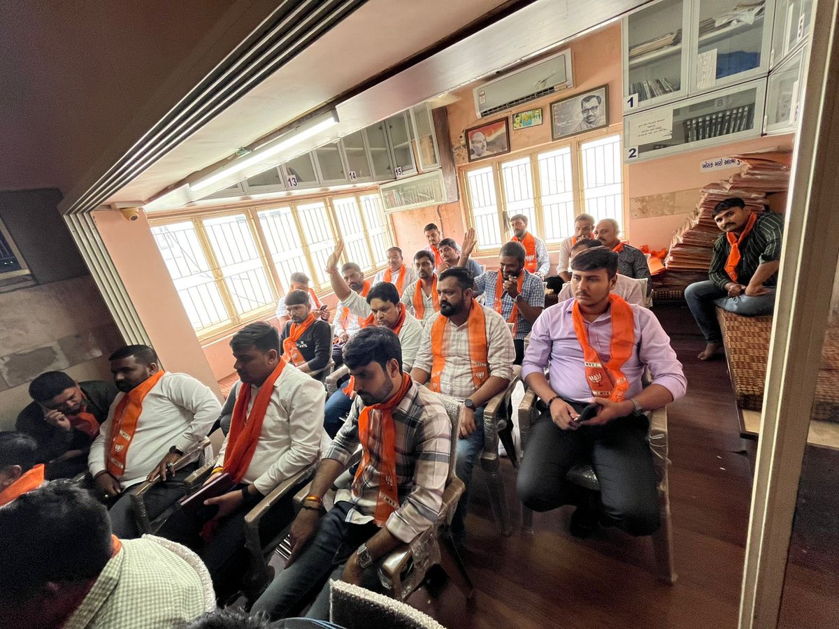 આગામી કાર્યક્રમોના અનુસંધાને ભારતીય જનતા યુવા મોરચા અમદાવાદ જિલ્લાની બેઠક જિલ્લા ભાજપના અધ્યક્ષ શ્રી શૈલેષભાઇ દાવડા જી ની વિશેષ ઉપસ્થિતિમાં જિલ્લા ભાજપ કાર્યાલય ખાતે યોજાઇ...<a href="/ratnakar273/">Ratnakar</a> <a href="/pradipsinhbjp/">Pradipsinh Vaghela</a> <a href="/HarshadGiriBJP/">Harsshadgiiri Gossai</a> <a href="/BJP4Gujarat/">BJP Gujarat</a> <a href="/BJYM4Gujarat/">BJYM GUJARAT</a> <a href="/DrPrashantkorat/">Dr. Prashant Korat</a>