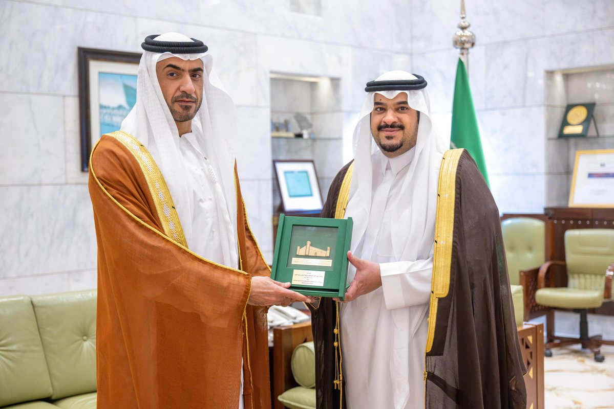 emara_alriyadh's tweet image. سمو نائب أمير منطقة #الرياض يستقبل سفير دولة الإمارات لدى المملكة.
spa.gov.sa/N2364452
#إمارة_الرياض