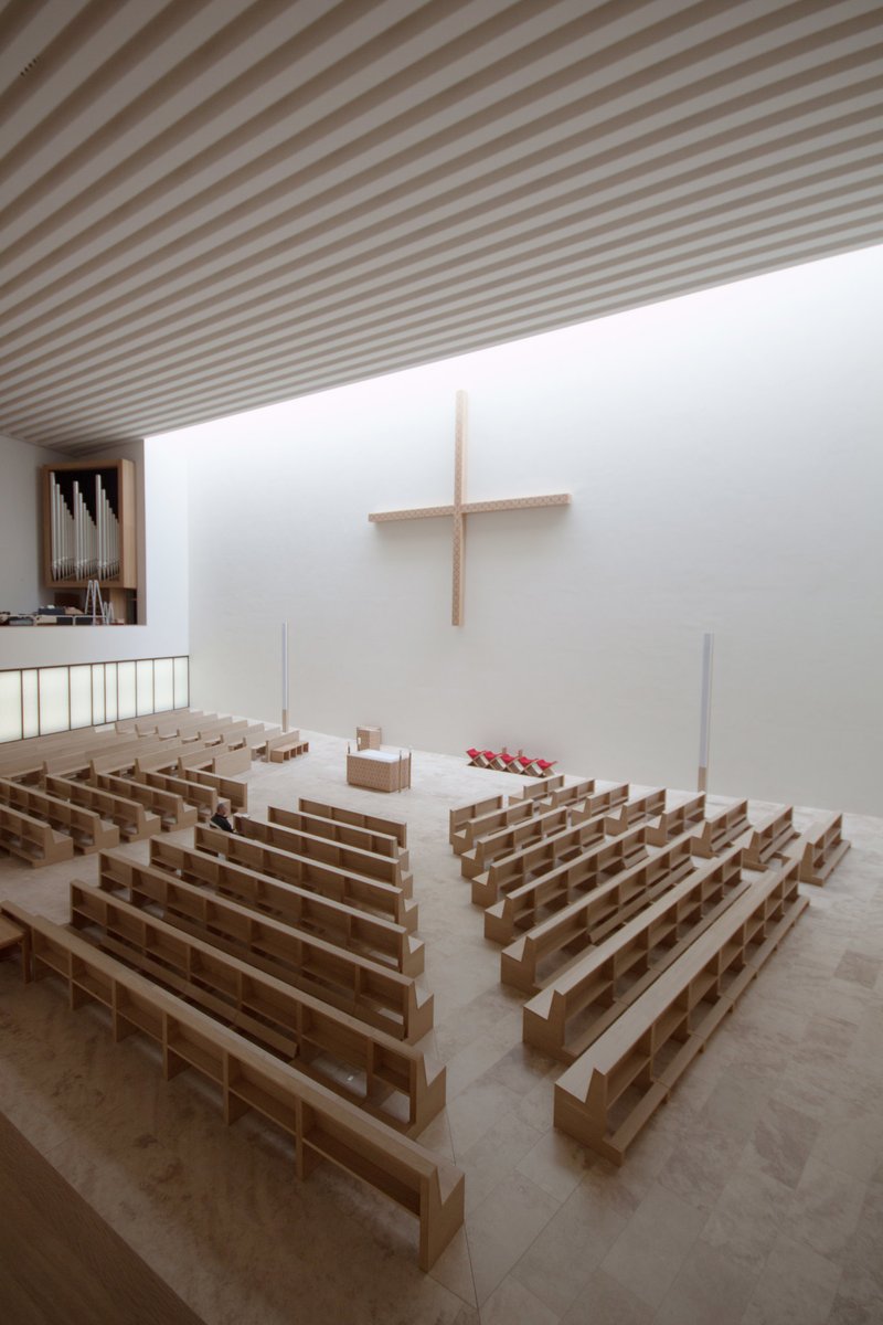 PresbyInn's tweet image. Without looking it up, is this church Catholic or Protestant? How would you know?
