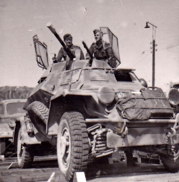 Lutra_Gaming's tweet image. German SdKfz. 222 armored car, circa 1940s
The Sd.Kfz. 222 was fitted with heavier armament and a larger turret than the Sd.Kfz. 221 but it was still comparatively cramped and lacked top protection other than a wire screen designed to allow grenades to roll off, but this made…