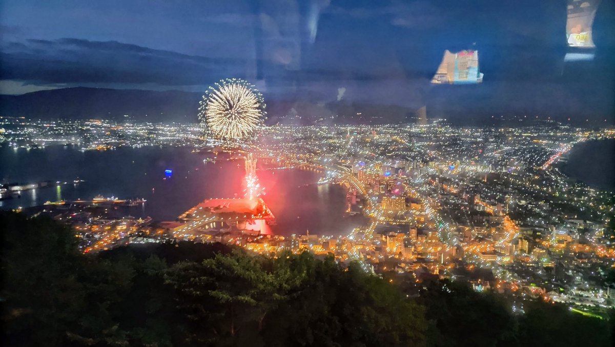 KANA7KANA6's tweet photo. 函館山からの花火🎇 https://t.co/gLQz1JBEN6