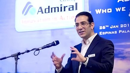 هروقت که ایران یا روسیه تحریم میشن ایشون تو کونش بشکن میزنه.
#حسین_شمخانی
#کاسبان_تحریم