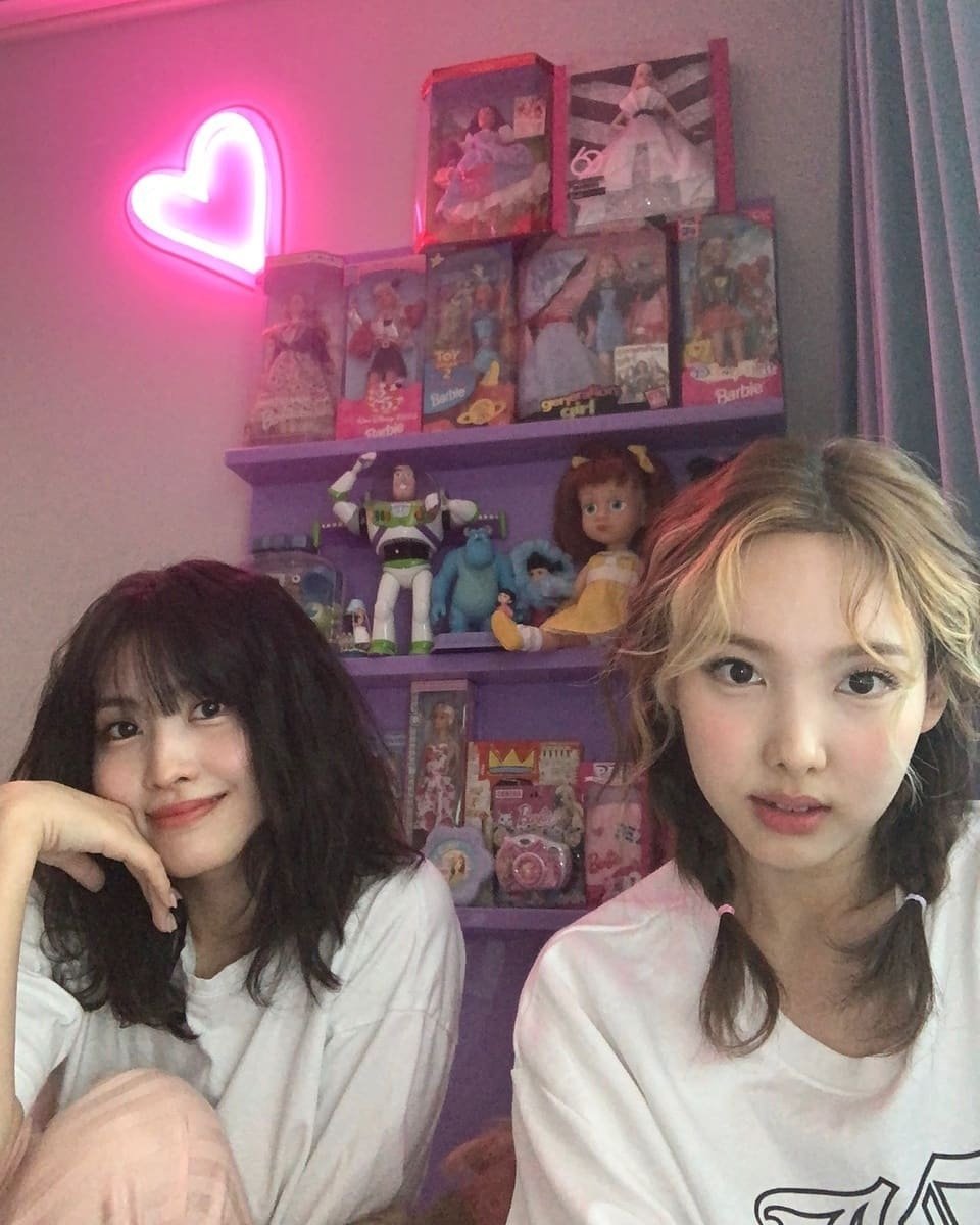 todayintwice's tweet image. 4 years ago today, NAYEON and MOMO posted these photos on Instagram.