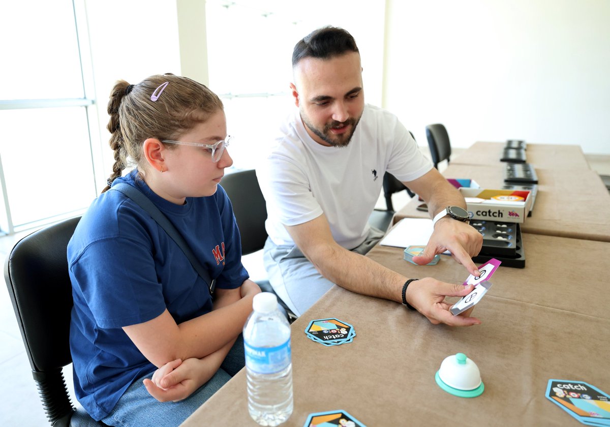 🎨🎈 Çocuklarımız bu yazı sanatla, bilimle ve oyunla geçiriyor!

Ücretsiz Bilim-Kültür ve Sanat Yaz Atölyelerimiz, 18-69 ay arası miniklerden lise öğrencilerine kadar her yaş grubuna hitap eden dopdolu içerikleriyle başladı. 🎶🎭🔬

Çocuklarımızın hem eğlendiği hem de kendini