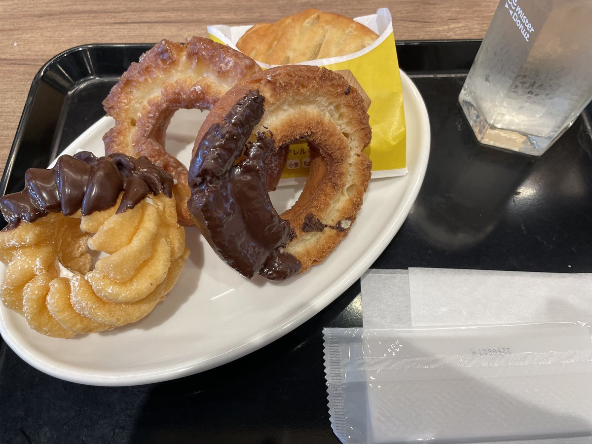 red1027rabbit's tweet image. 最近ハマってること。
ミスドでご飯を食べる。
これめちゃくちゃ幸せ。
ミスドのことを考えるだけで幸せになります。