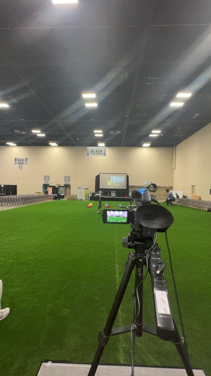 Posted on the camera at the on field drills for the <a href="/THSCAcoaches/">THSCA</a> conference in San Antonio! 31 days until <a href="/Cedar_ParkFB/">Cedar Park Football 2025</a> gets back on the field! #HuntEm <a href="/VYPE_Live/">VYPE Live</a>
