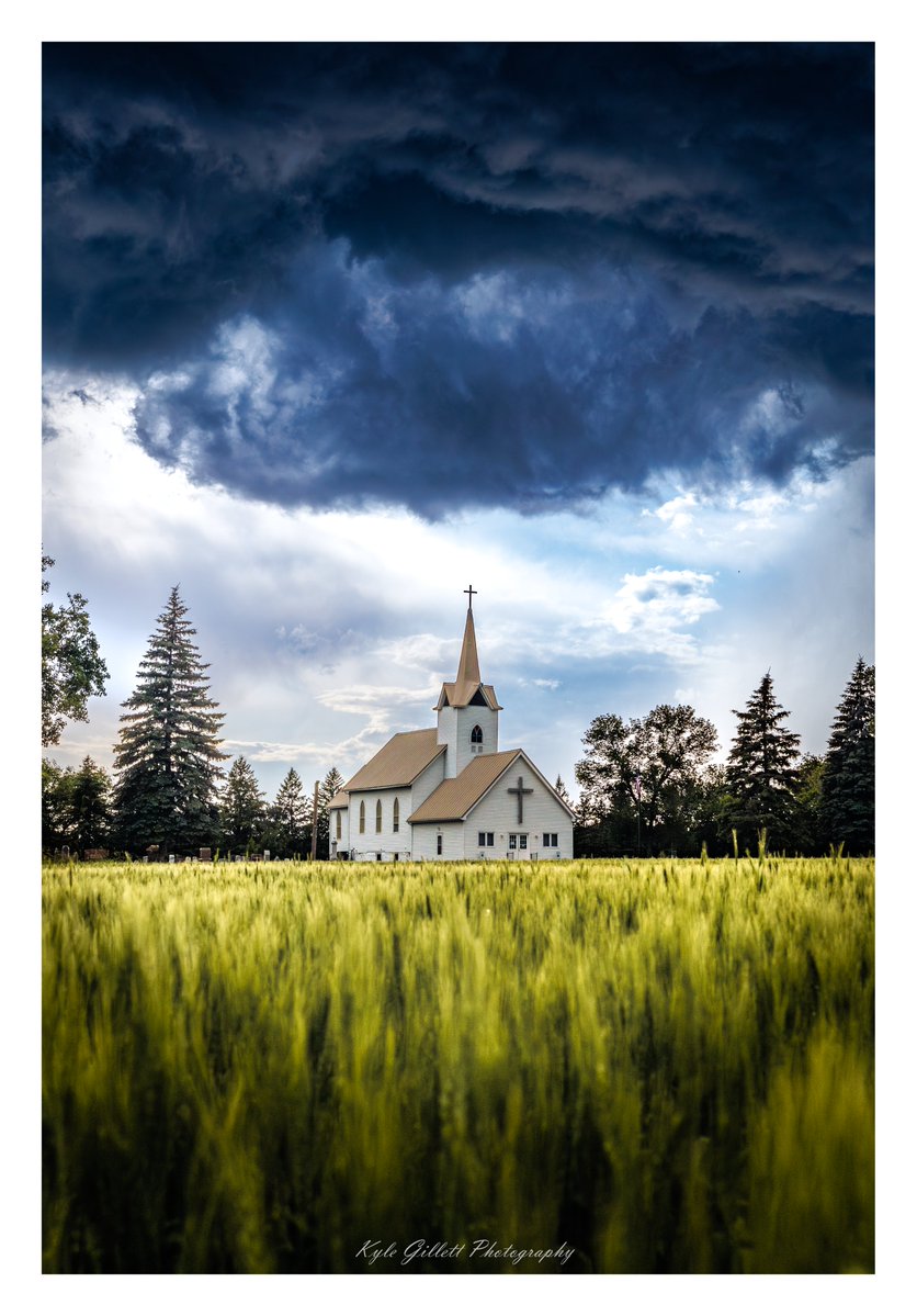 wxkylegillett's tweet image. "The Storm Above" -- weak cloud-base rotation passes above Ness Lutheran Church, outside of Mekinock, North Dakota on July 7th. A combo of my two favorite compositions: old buildings/churches & wheat fields. #NDwx
