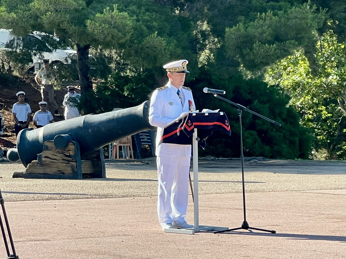 Boccaletti83's tweet image. ⚓️ Ce n’est pas sans émotion que le contre-amiral Guillaume Merveilleux du Vignaux a transmis le commandement du Pôle Écoles Méditerranée au contre-amiral David Samson.
👏 Bravo à cet homme qui a servi la France pendant 35 années et qui, depuis 3 ans, a commandé ce berceau de la…